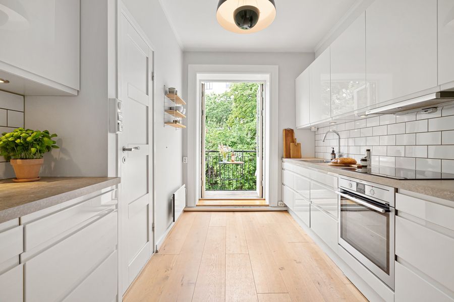 Minimalist white kitchen design